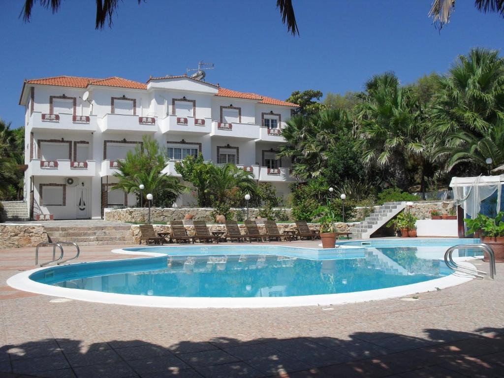 Villa Pouloudia Ватера Экстерьер фото